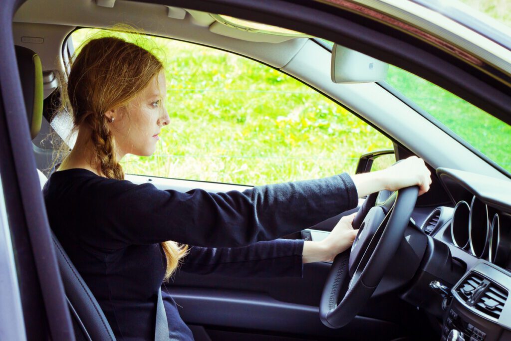 Amaxophobie: Angst vor dem Autofahren kann zu einem echten Problem werden. Von Tipps bis Therapie. (© Jürgen Fälchle / stock.adobe.com)