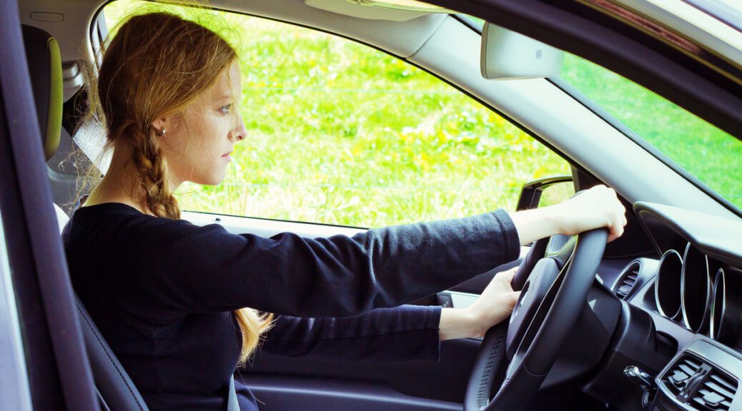 Amaxophobie: Angst vor dem Autofahren kann zu einem echten Problem werden. Von Tipps bis Therapie. (© Jürgen Fälchle / stock.adobe.com)