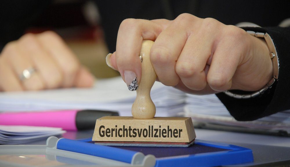 Übertriebene Angst vor Schulden, Überschuldung, Privatinsolvenz und dem Gerichtsvollzieher (© Gerhard Seybert / Fotolia)