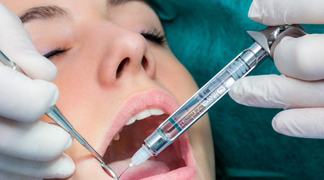 Angst vor Spritze beim Zahnarzt? - Spritzenphobie (© karelnoppe / stock.adobe.com)