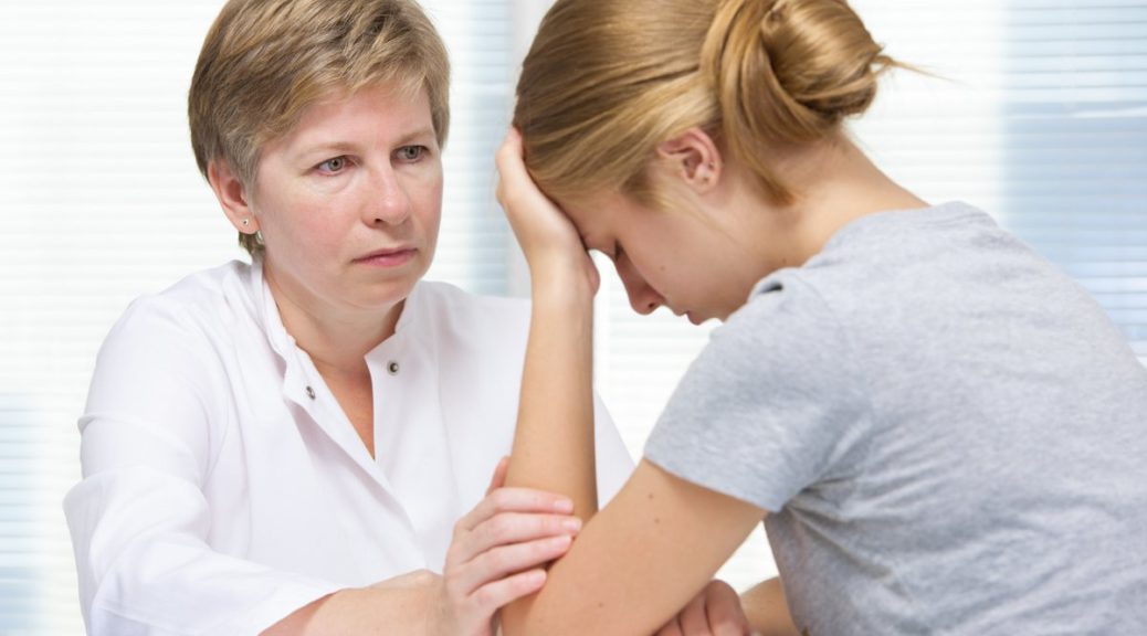 Teenanger in der Jugendpsychiatrie - Gespräch mit einer Kinder- und Jugendpsychotherapeutin (© Alexander Raths / Fotolia)