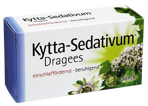 Pflichttext: Kytta-Sedativum® Dragees Wirkstoff: Baldrianwurzel-, Hopfenzapfen-, Passionsblumenkraut-Trockenextrakt. Bei Unruhezuständen, nervös bedingten Einschlafstörungen. Enthält Glucose, Lactose und Sucrose (Saccharose). Zu Risiken und Nebenwirkungen lesen Sie die Packungsbeilage und fragen Sie Ihren Arzt oder Apotheker.