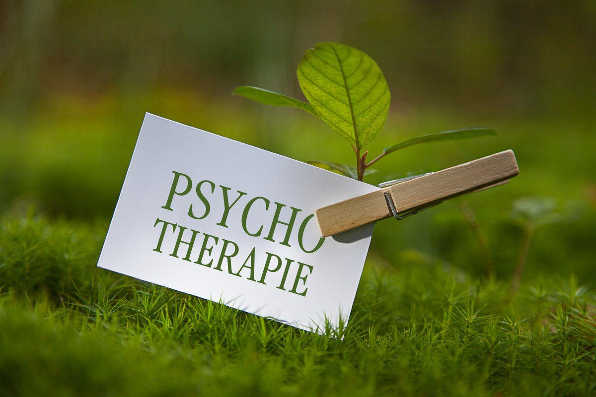 Mit Psychotherapie können viele krankhafte Ängste behandelt werden, und zwar erfolgreich. Zum Beispiel durch Verhaltenstherapie und verschiedene Formen von Gesprächstherapien bis hinzu Psychoanalyse (© Pixelrohkost / stock.adobe.com)