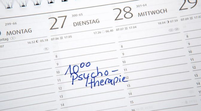 Psychotherapie Termin - Wie genau wird der Psychotherapeut helfen?! (© Janina Dierks / Fotolia)