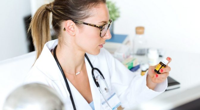 Rezeptfreie Antidepressiva - Was gibt es an antidepressiv wirkenden Mitteln rezeptfrei in Apotheken oder Drogerien? (© nenetus / Fotolia)