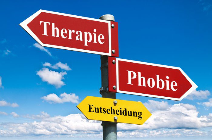 Phobie oder Therapie - Angstpatienten mit ausgeprägtem Vermeidungsverhalten müssen sich entscheiden, ob sie ihre Ängste und Vermeidungsstrategien mit professioneller Hilfe überwinden wollen (© L. Klauser / Fotolia)