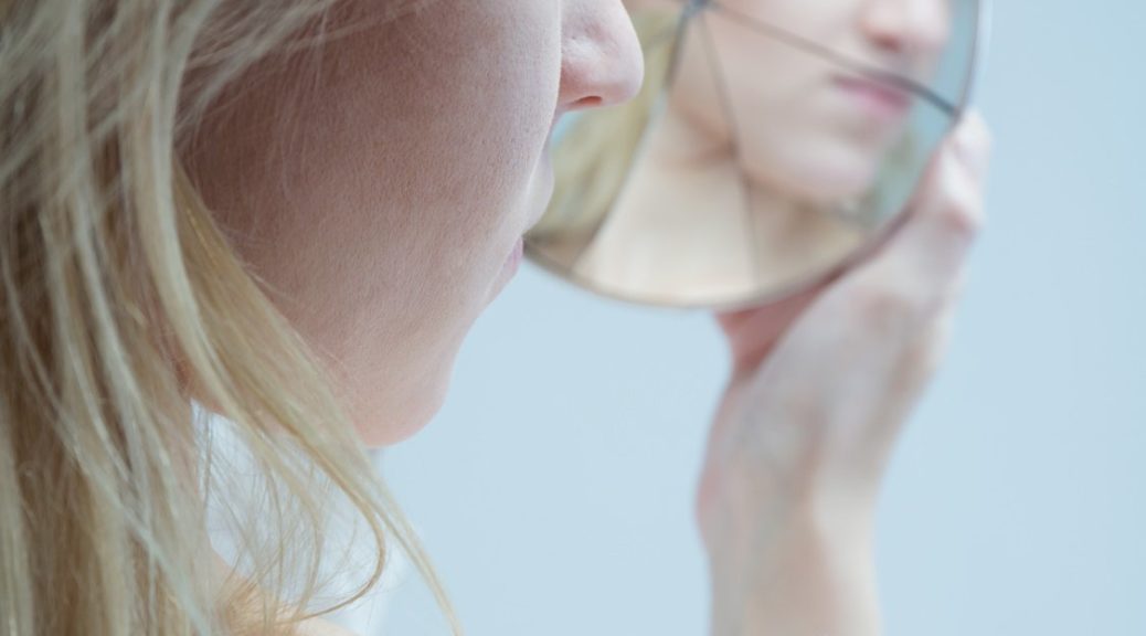 Angst vor Spiegeln - Spektrophobie - Angst vor dem eigenen Spiegelbild (© Photographee.eu / Fotolia)