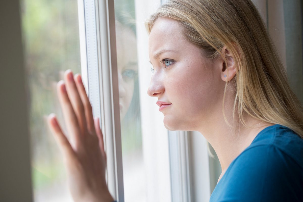 Stalking Opfer fühlen sich selbst in ihren eigenen vier Wänden oft nicht mehr sicher (© Daisy Daisy / stock.adobe.com)