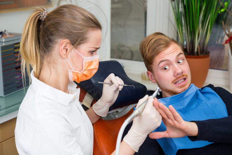 Zahnarztphobie / Zahnarztangst | Panische Angst vor dem Zahnarzt und seinem Bohrer kommt häufiger vor, als man als Laie denken mag (© ikonoklast_hh / Fotolia)